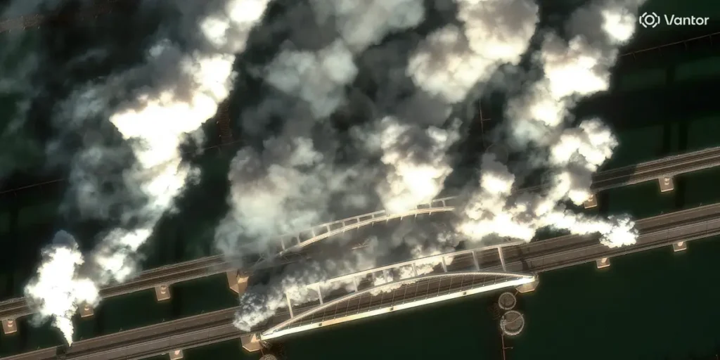 Satellite Images Show Russian Smoke Screens to Obscure Kerch Bridge | Invesloan.com