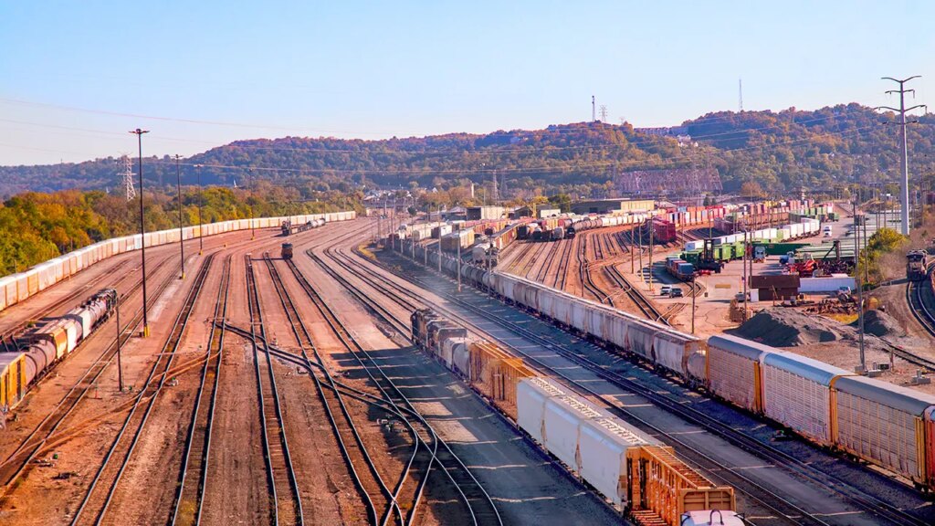 Railroad union accused of funneling dues to Democratic causes, report says | Invesloan.com