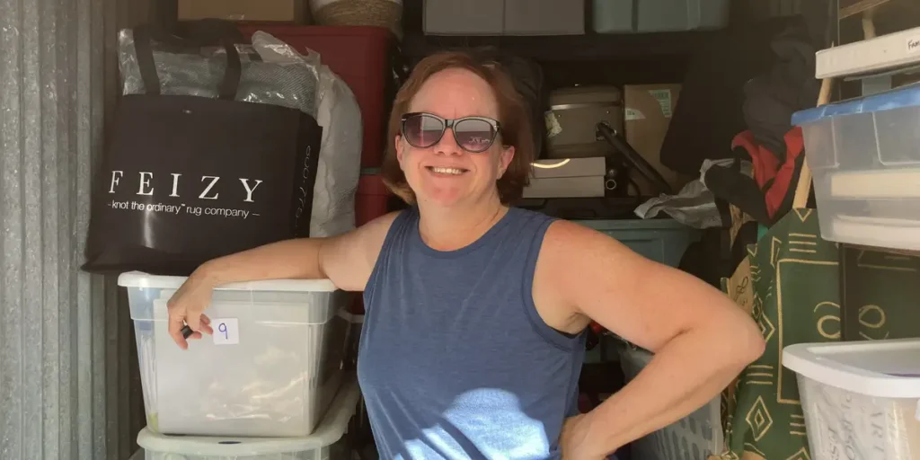 I Went From a 3-Bedroom Townhouse to Traveling With 2 Suitcases | Invesloan.com