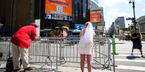 Taylor Swift Fans Turn Out in Small Numbers for MSG Wedding | Invesloan.com