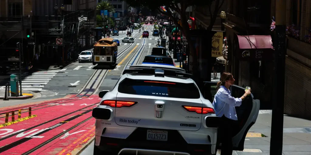 Waymo Cars Run Out of Battery Power During July 4 Gridlock | Invesloan.com