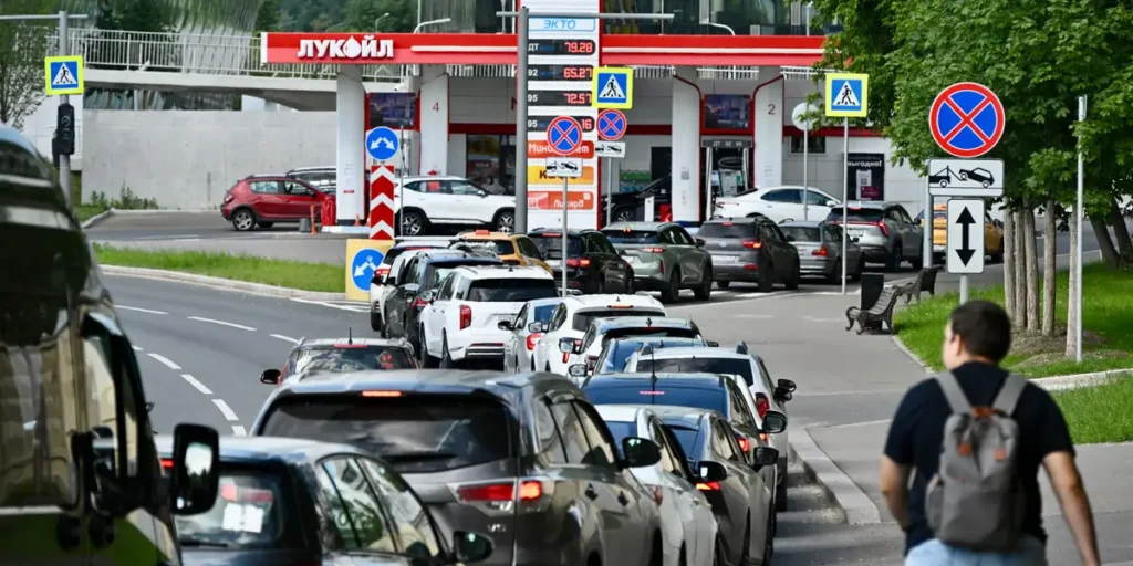 Russia’s Worst Fuel Crisis in Years Deepens Amid Ukraine Drone Strikes | Invesloan.com