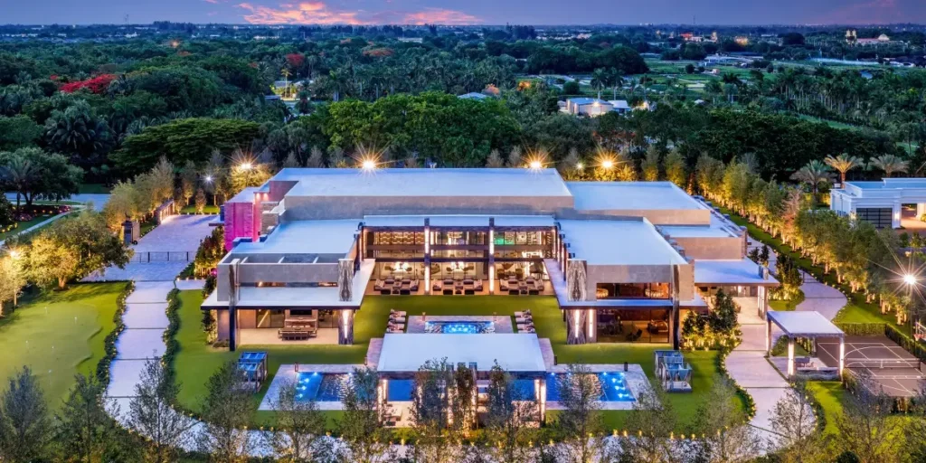 Inside the $85M James Bond-Inspired Florida Mansion | Invesloan.com