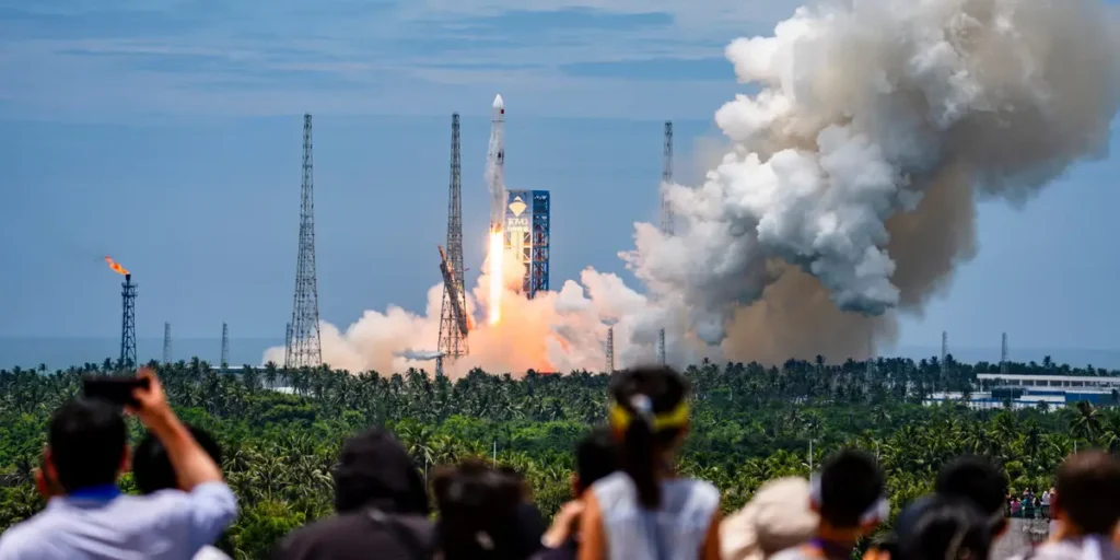 Watch China Land a Reusable Rocket for the First Time | Invesloan.com