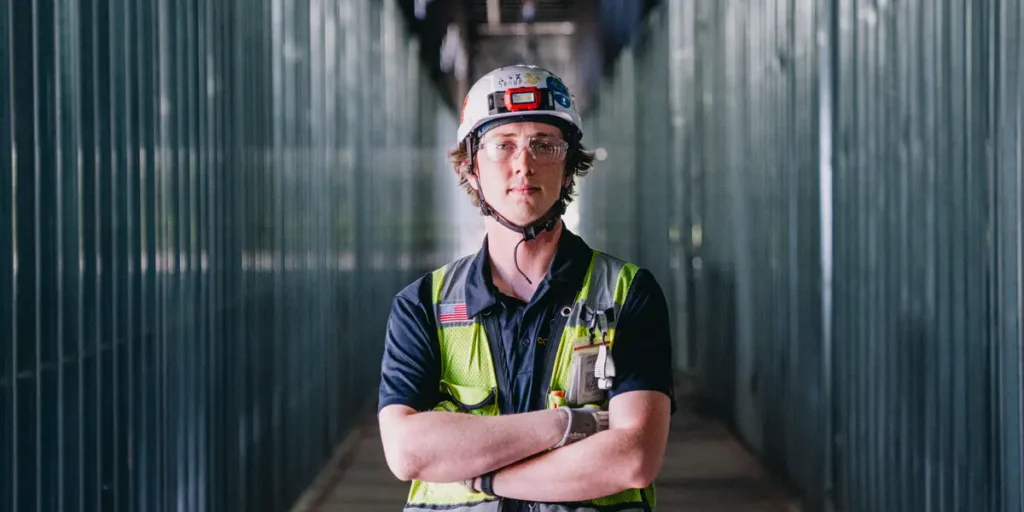 I Skipped College and Now Make Over $40/hr Building Data Centers | Invesloan.com