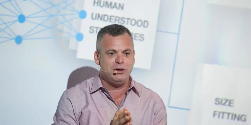 Wix CEO Runs an AI Coding Giant however Says AI Gets ‘Too Much Credit’ | Invesloan.com