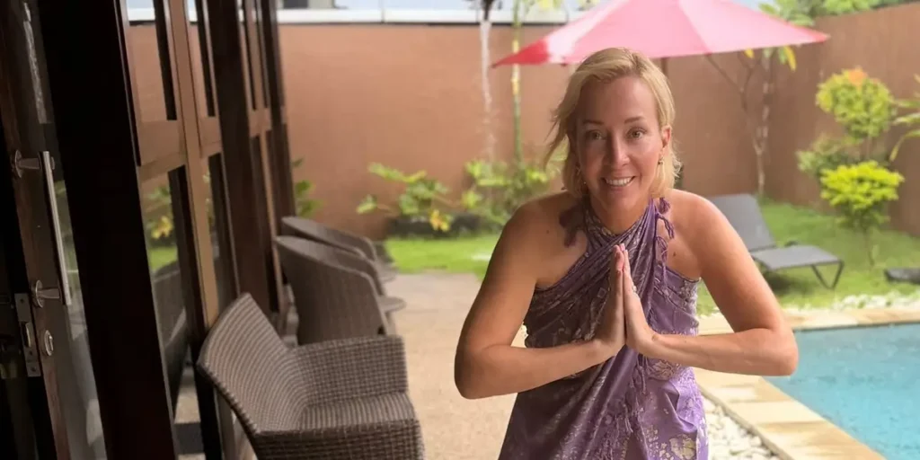 She Retired Early to Slow Travel; Participation Helped Her Feel at Home | Invesloan.com