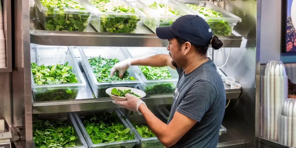 Taco Bell, Panera See Fewer Visitors Amid Cyclospora Outbreak | Invesloan.com