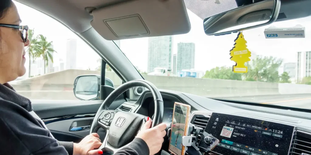 Lyft Rider Questions Fare Discrepancies, Turns to Transit | Invesloan.com