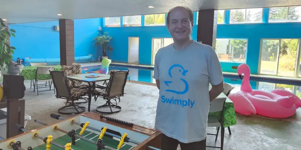 I Rented Out My Pool on Swimply to Earn Money After Losing My Business | Invesloan.com