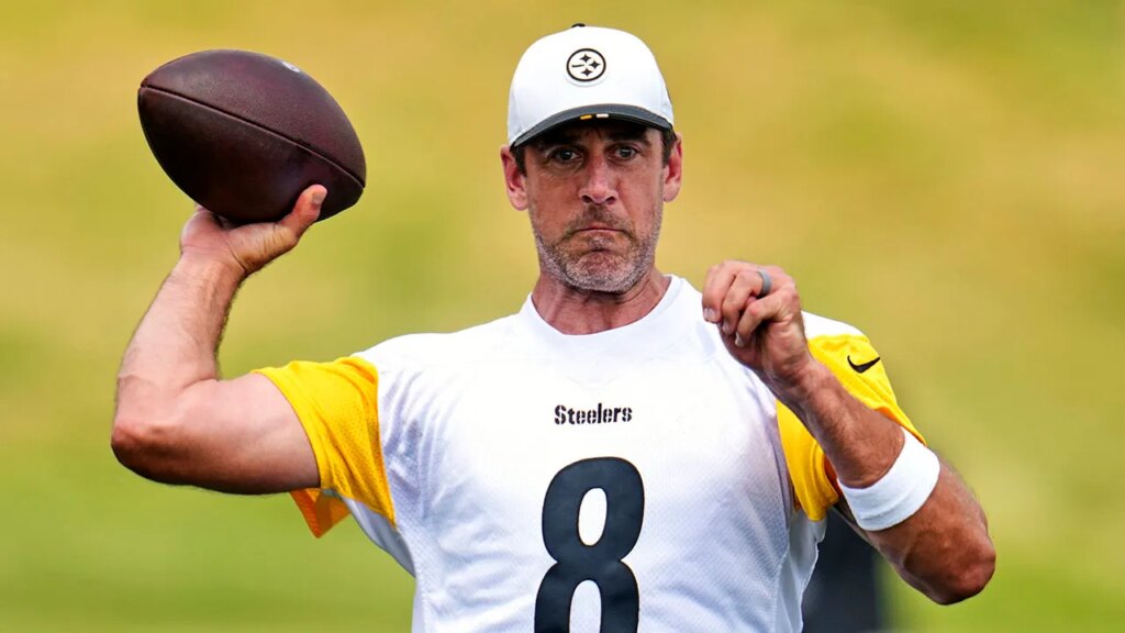 Aaron Rodgers reconciling along with his dad and mom after practically a dozen years of estrangement | Invesloan.com