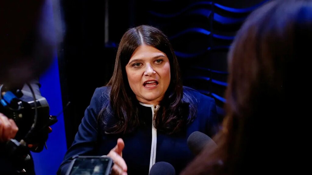 Gretchen Whitmer endorses Haley Stevens in Michigan Senate major | Invesloan.com