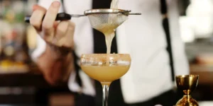 Red Flags to Look Out for at a Bar, From a Longtime Bartender | Invesloan.com