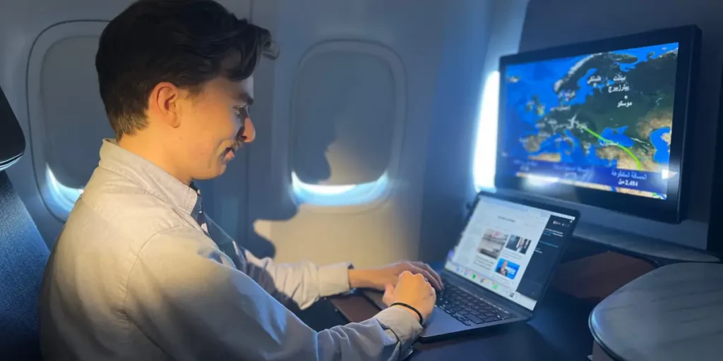What It’s Like to Use Elon Musk’s Starlink WiFi on Board a Flight | Invesloan.com