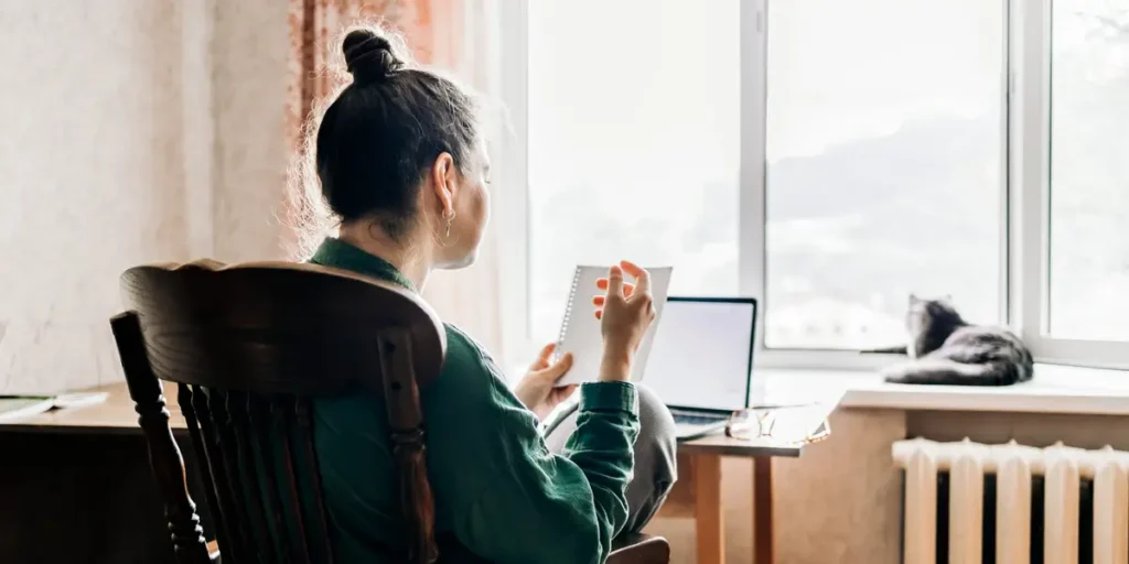 Laid Off Middle Manager Struggles to Find Work in 50s | Invesloan.com