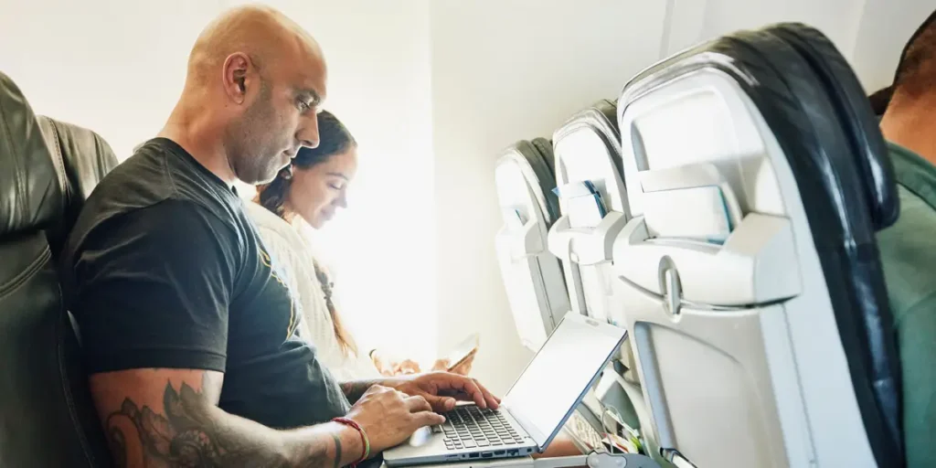 Airlines With Musk’s Starlink WiFi, How to Know If on Your Next Flight | Invesloan.com