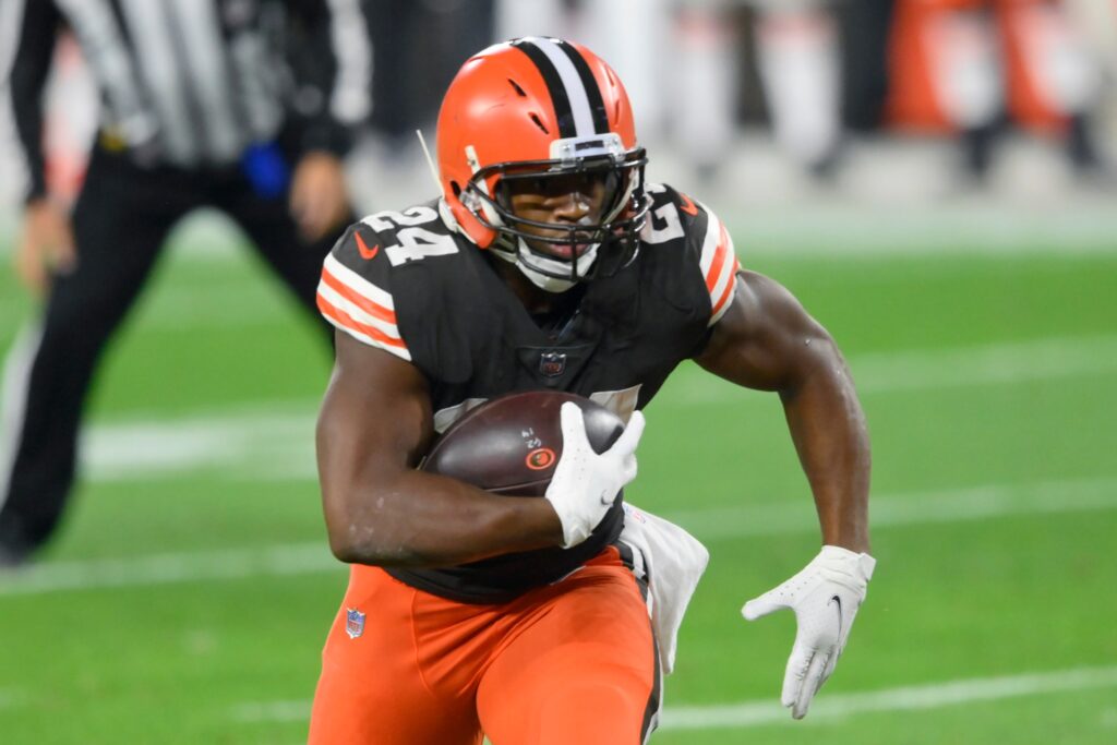 Nick Chubb retires after NFL profession that started on a Hall of Fame trajectory however was derailed by accidents | Invesloan.com