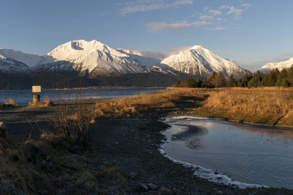 8 killed after Security Aviation constitution airplane crashes in Alaska | Invesloan.com