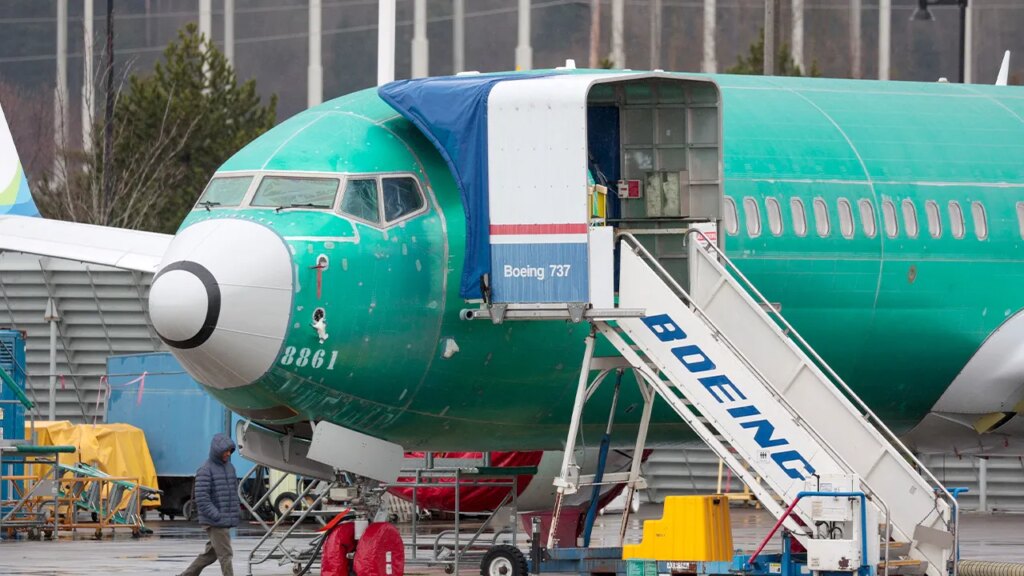 Boeing and Lockheed Martin spend money on aerospace manufacturing capability | Invesloan.com