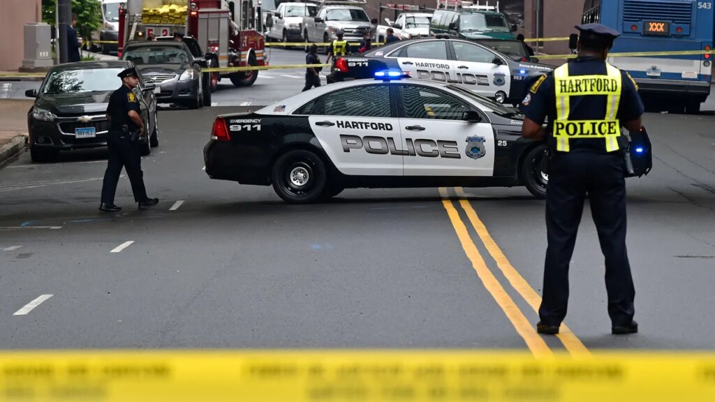 Police taking pictures in Connecticut leaves 2 officers wounded, suspect useless | Invesloan.com