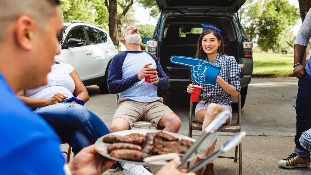 14 tailgating necessities for grilling, watching the sport and staying heat | Invesloan.com