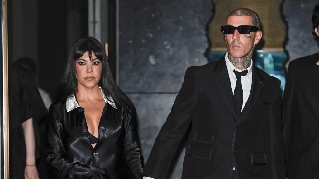Kourtney Kardashian praised as ‘scorching mother’ in trip pics with Travis Barker | Invesloan.com