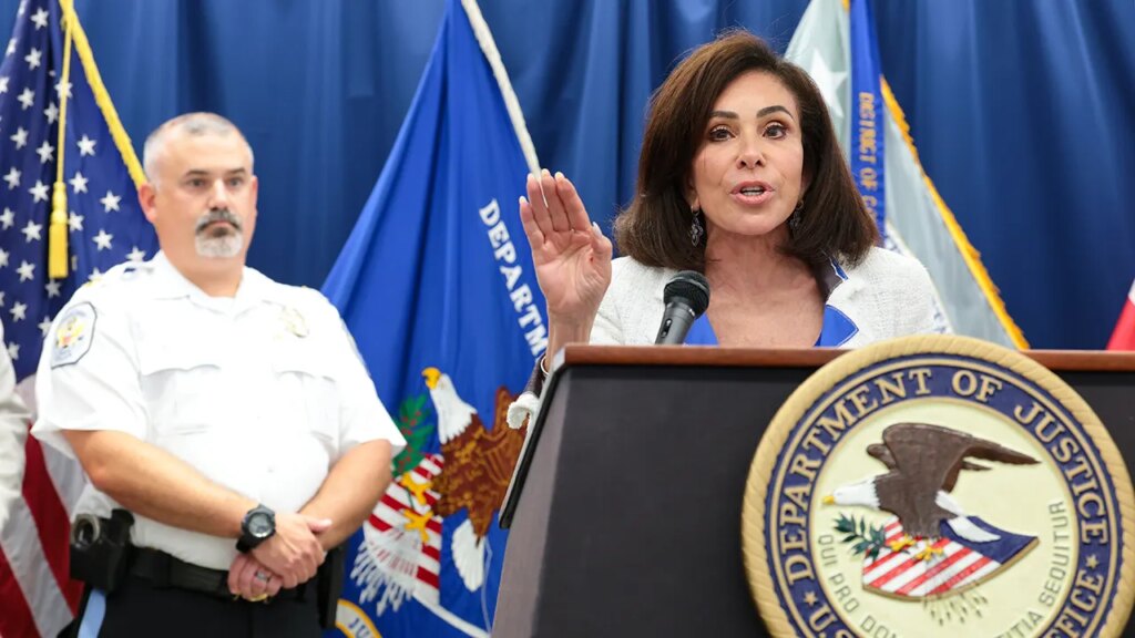 Trump urges Jeanine Pirro to reopen Reflecting Pool vandalism case | Invesloan.com