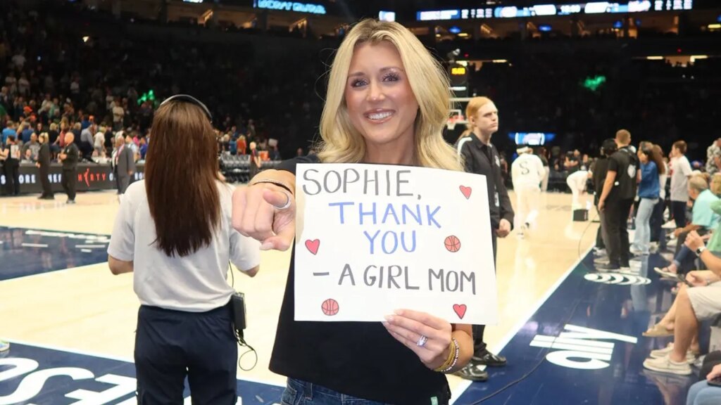 Riley Gaines says Target Center staffer tried to close down her Sophie Cunningham signal | Invesloan.com