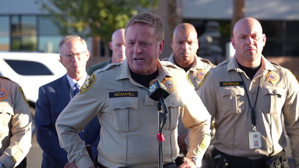 Las Vegas police officer killed after gunman opens fireplace on officers | Invesloan.com
