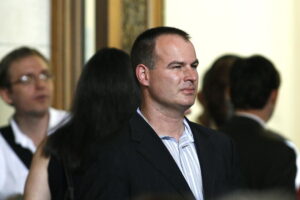 Who Is Eric Saavedra? Crypto Mafia Boss Adam Iza’s Corrupt Police Crook | Invesloan.com