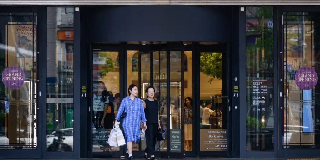 Asia’s AI Boom Is Spilling Out of the Stocks and Into Luxury Spending | Invesloan.com