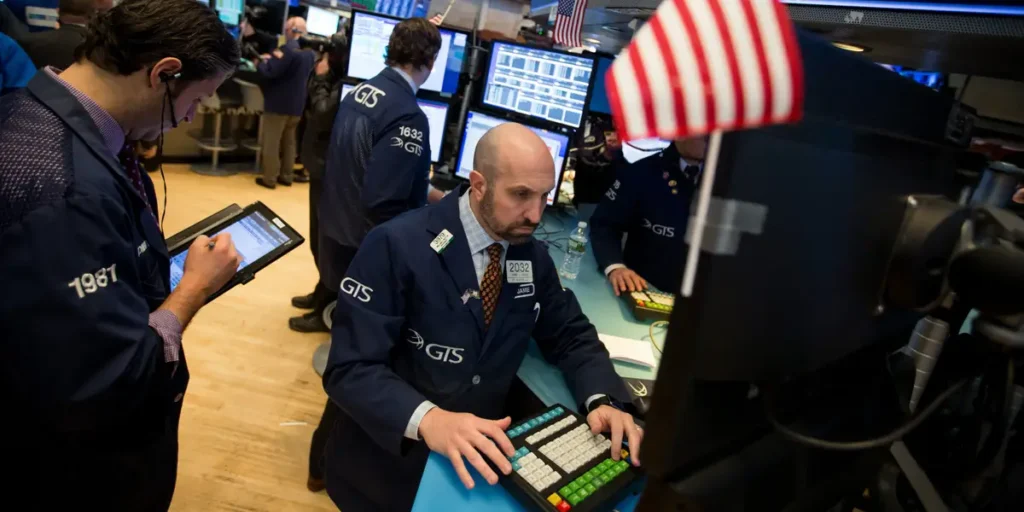 What the Bond Market Selloff Means for Your Wallet | Invesloan.com