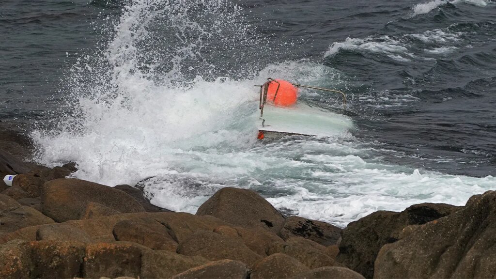 Teen rescued after Alaska fishing boat capsizes, 2 different boaters discovered lifeless | Invesloan.com