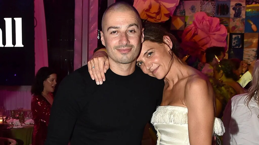 Katie Holmes and boyfriend get pleasure from Lake Como yacht trip collectively | Invesloan.com