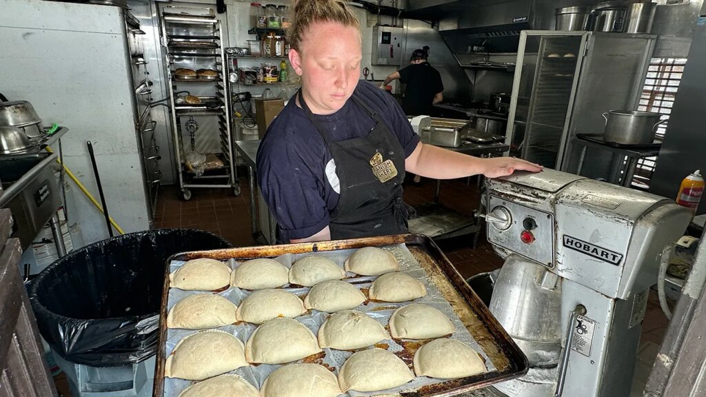 Empanadas at Spanish Bakery & Cafe in St. Augustine attracts huge crowds | Invesloan.com
