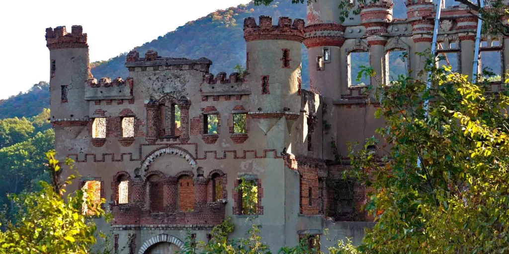 Abandoned Bannerman Castle in New York’s Hudson River: Photo Tour | Invesloan.com