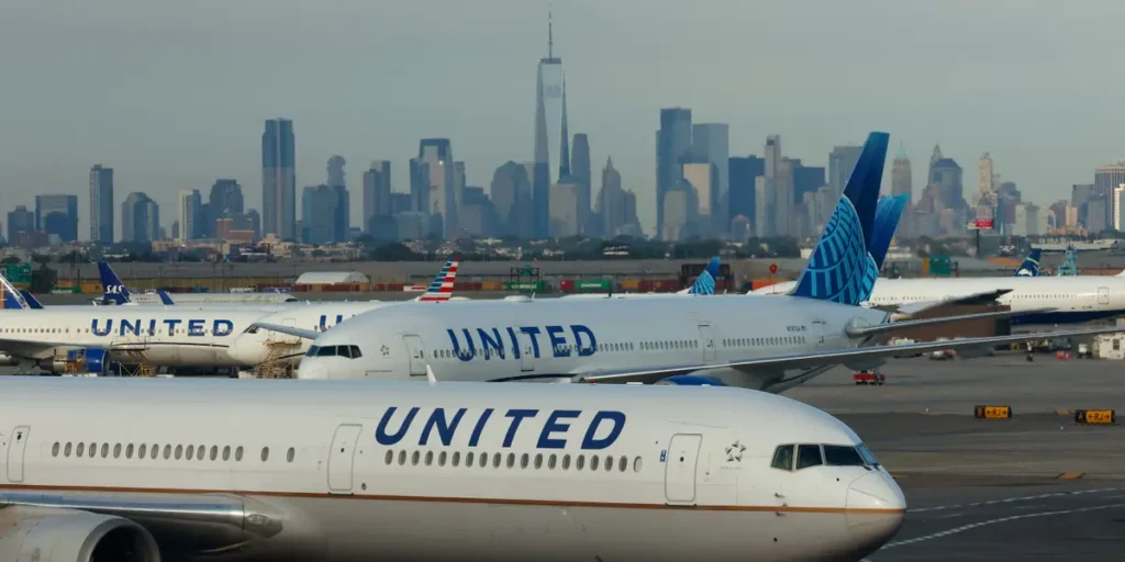 United Airlines Takes a Swipe at Delta for Not Having Starlink WiFi | Invesloan.com