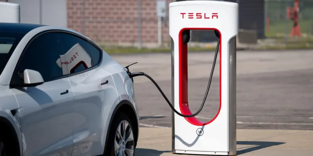 Tesla Rolled Out a ‘Drive Away’ Feature It Hopes ‘You Never Need’ | Invesloan.com