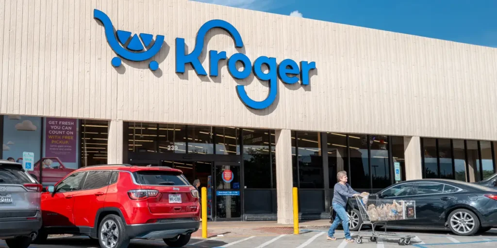Kroger to Cut 3,000 Corporate Employees Over 3 Years | Invesloan.com