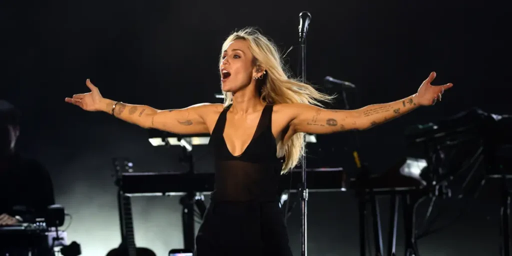 Miley Cyrus’ New Album ‘Bass Persuades’ Doesn’t Have to Be Good — She’s Already a Star | Invesloan.com