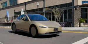 Tesla Posted Video of Its Robotaxi Avoiding Collisions With Rivals | Invesloan.com