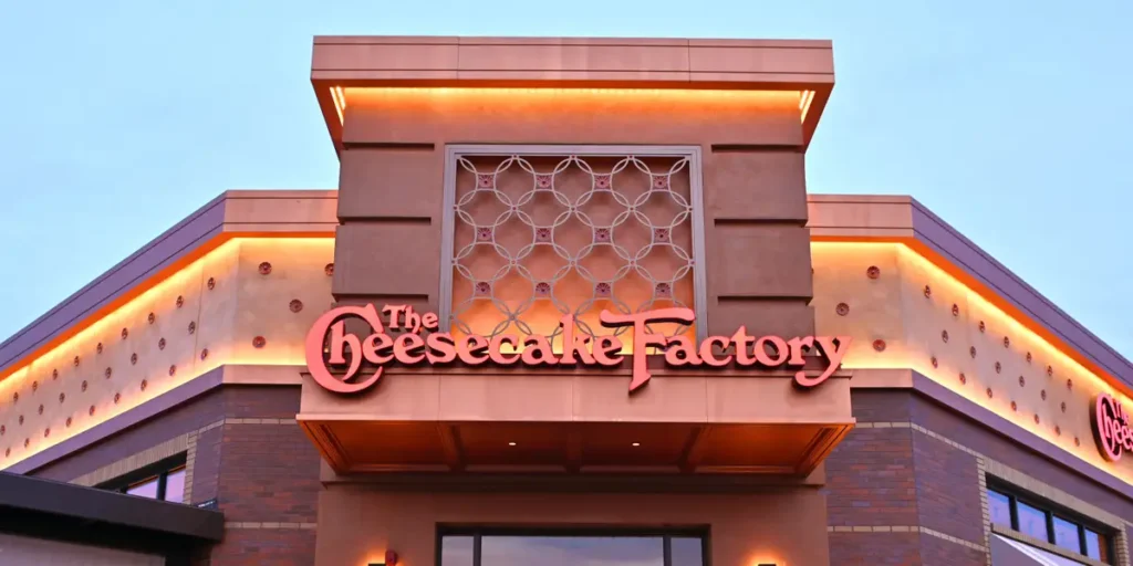 Cheesecake Factory Serves up Earnings Win Amid Obama-Trump Controversy | Invesloan.com
