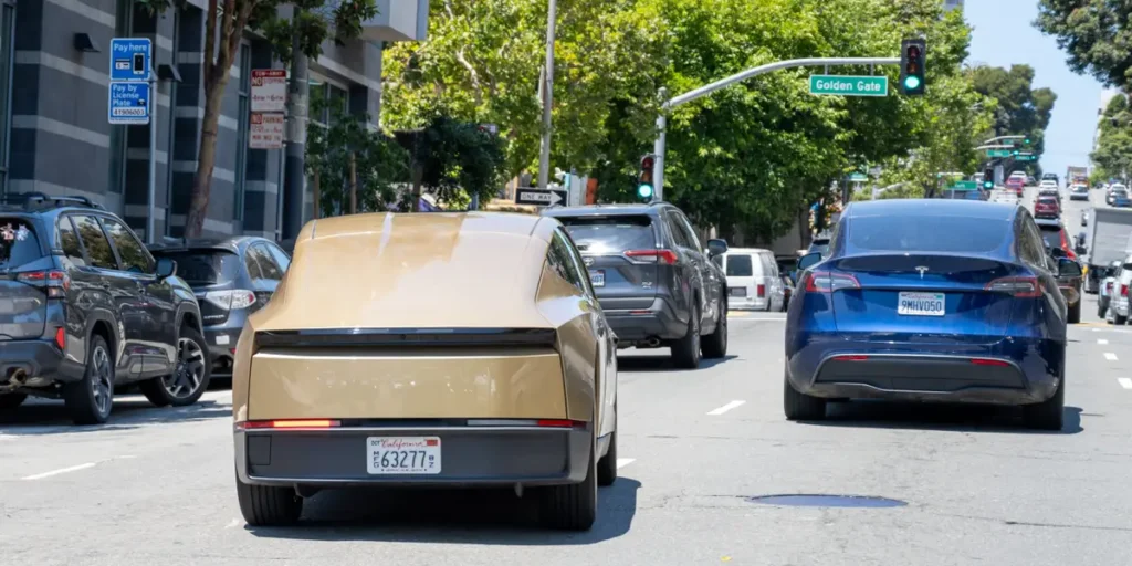 Tesla Robotaxi Users Report Strange Routing Issues As Service Expands | Invesloan.com