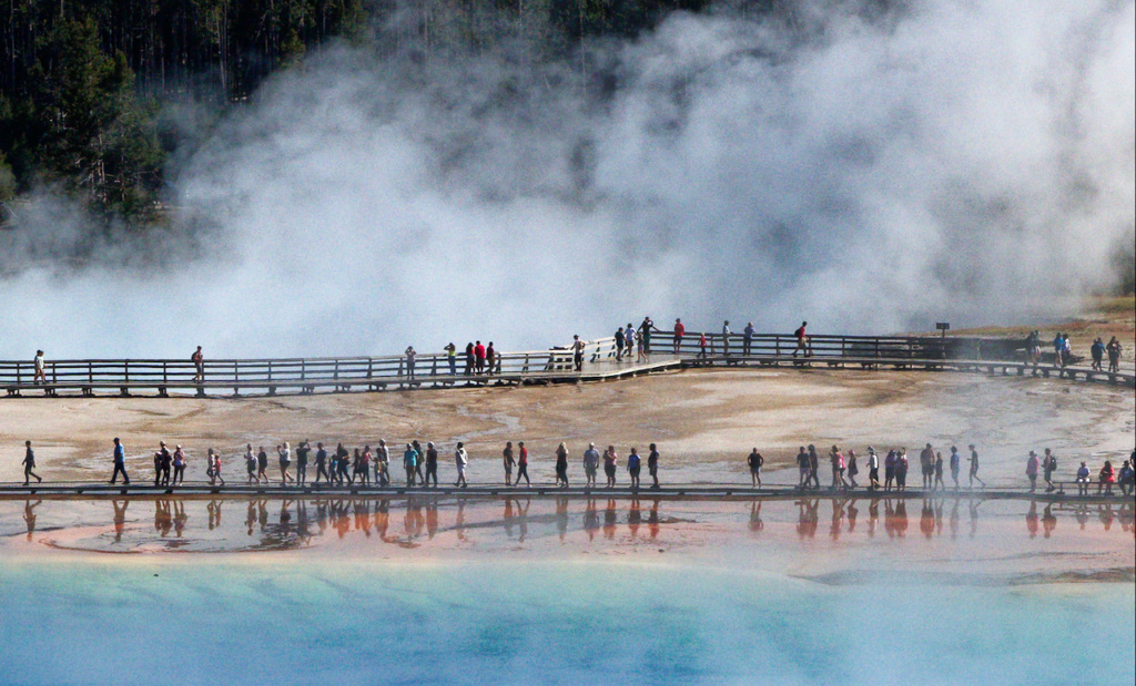 Iconic Yellowstone collects file 23,000 items of trash from scorching springs | Invesloan.com