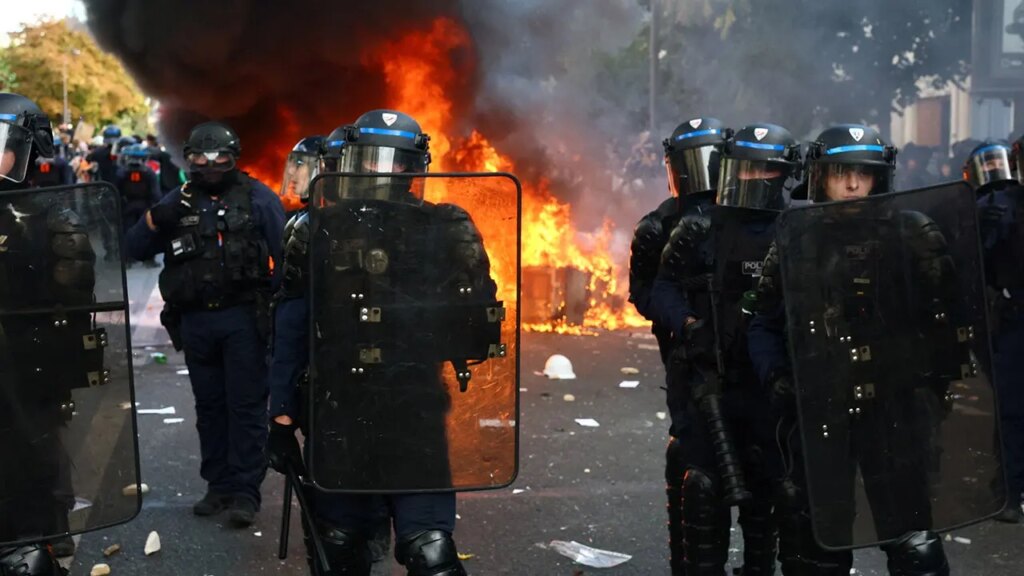 Violent scenes emerge from France as crowds take to the streets over training | Invesloan.com