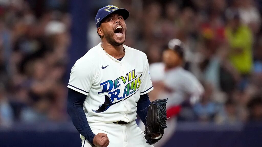 Tampa Bay Rays win sport two over Guardians because of horrible error from José Ramírez, even ALCS at 1-1 | Invesloan.com