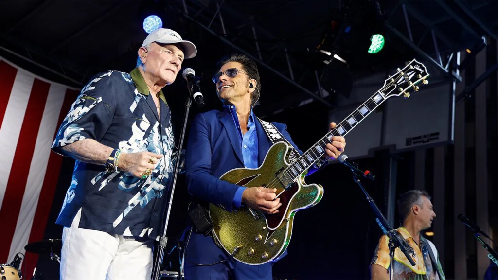 John Stamos says Beach Boys’ Mike Love faces severe well being points | Invesloan.com