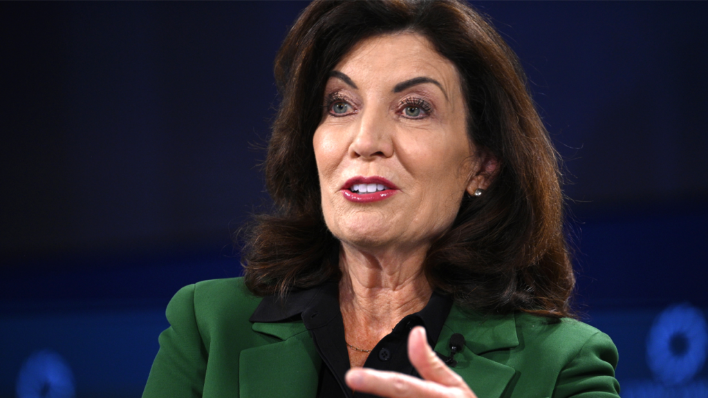 Kathy Hochul joins Trump faculty alternative program regardless of union opposition | Invesloan.com