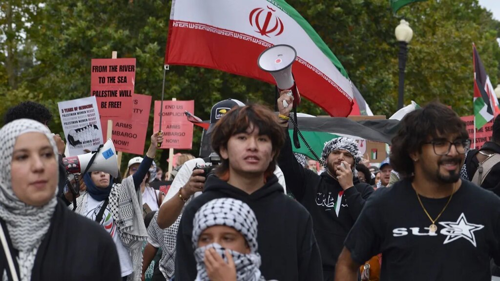Pro-Palestinian activists reject the two-state answer at protests | Invesloan.com
