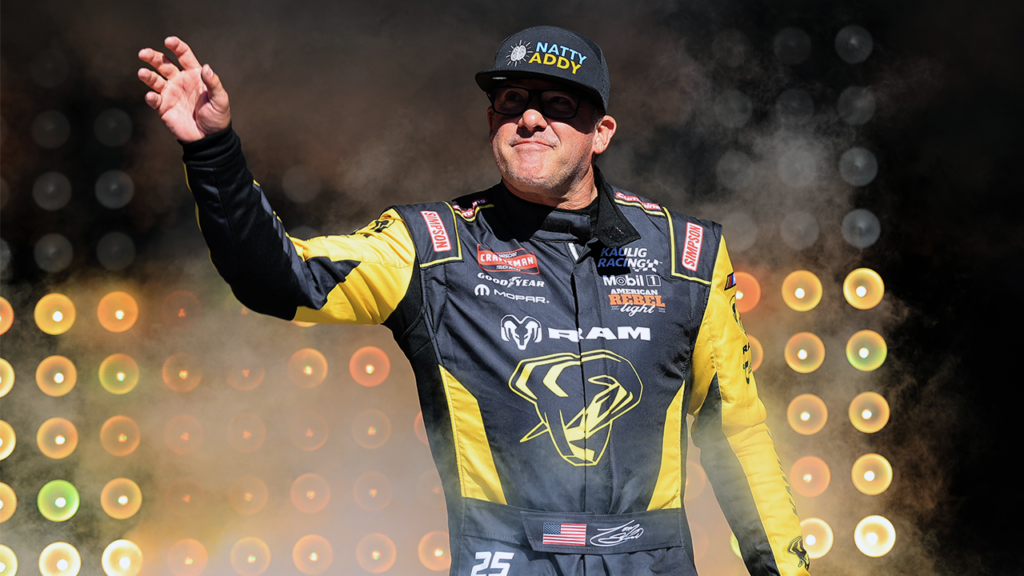 NASCAR legend Tony Stewart’s return to the Truck Series ends early with large crash at Talladega | Invesloan.com